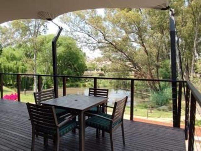 Studio Apartment in Douglasdale
