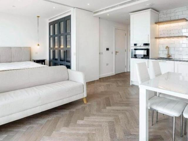 Studio Apartment in Gauging Square. Studio to rent £2,650 pcm £612 pw