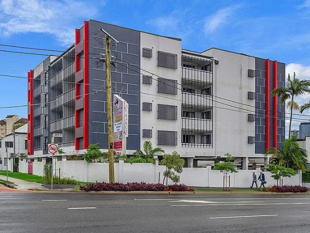 Studio apartment in Great Location!