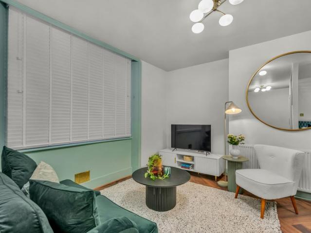 Studio Apartment in Kensington on LG Flr