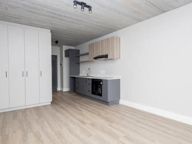 Studio Apartment in Pinelands
