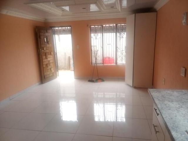 Studio apartment in Protea Glen