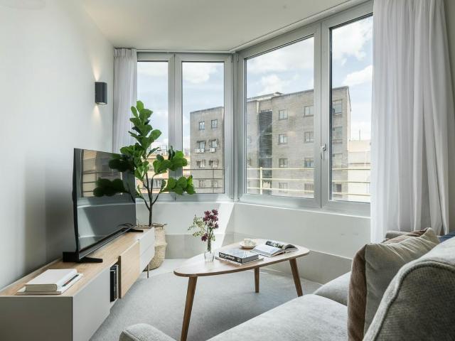 Studio Apartment in Quintana, Madrid Amsterdam Apartments for Rent