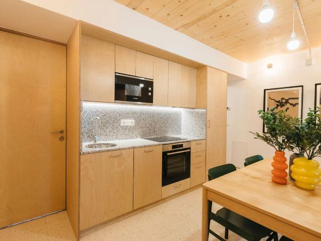 Studio Apartment in Quintana Living, Madrid Amsterdam Apartments for Rent