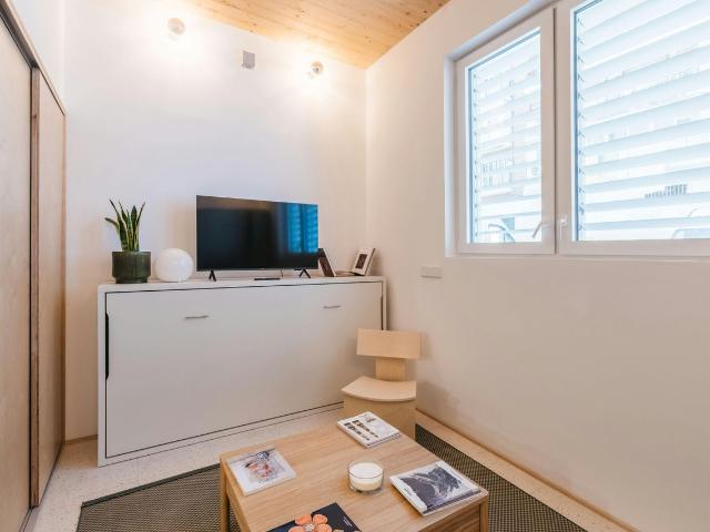 Studio Apartment in Quintana Living, Madrid Amsterdam Apartments for Rent