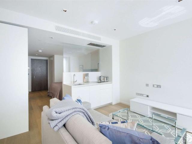 Studio apartment in South Bank Tower