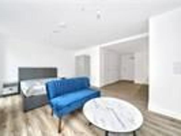 Studio Apartment In Viva Court, Kimpton Road, Luton LU2, Studio to rent, £1,050 pcm | PrimeLocation