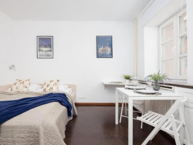 Studio apartment, Piwna 12/14/1
