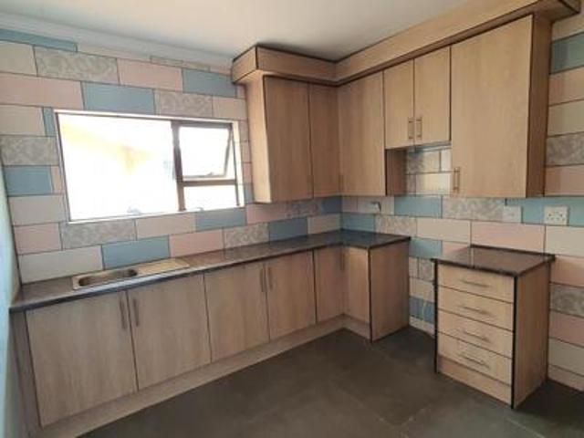 studio apartment to let at 1 moolman.