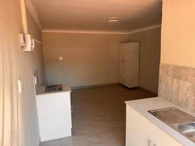 studio apartment to let in wychwood