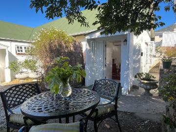 Studio apartment to rent in Paradise, Knysna