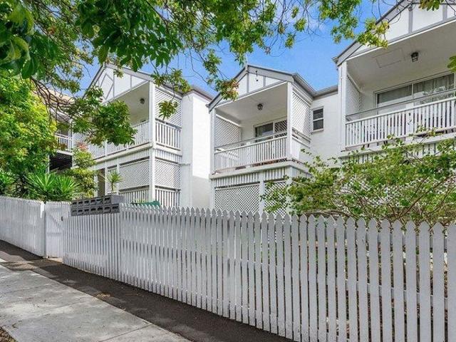 STUDIO APARTMENT WALKING DISTANCE TO EVERYTHING