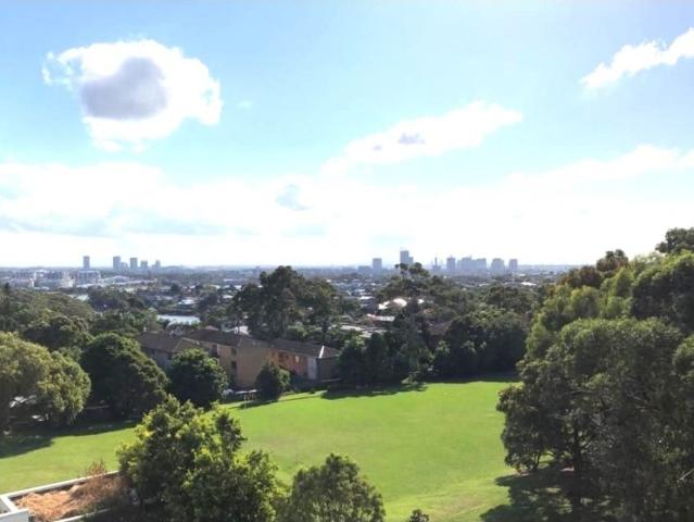 Studio Apartment with parking in the heart of Gladesville with scenic views