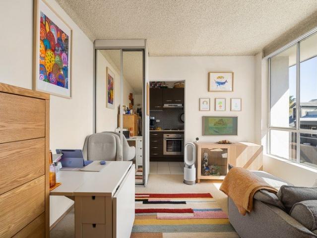 Studio apartment with parking in the heart of Redfern's east