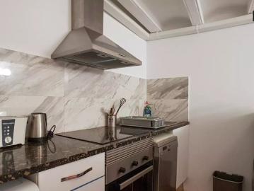 Studio apartment with terrace for rent in Raval