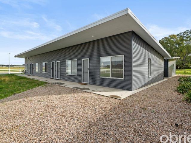STUDIO APARTMENT WITH UTILITIES INCLUDED