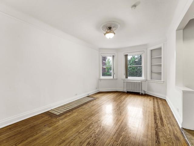 studio at 235 Charlotte St Sandy Hill Ottawa K1N 8L4
