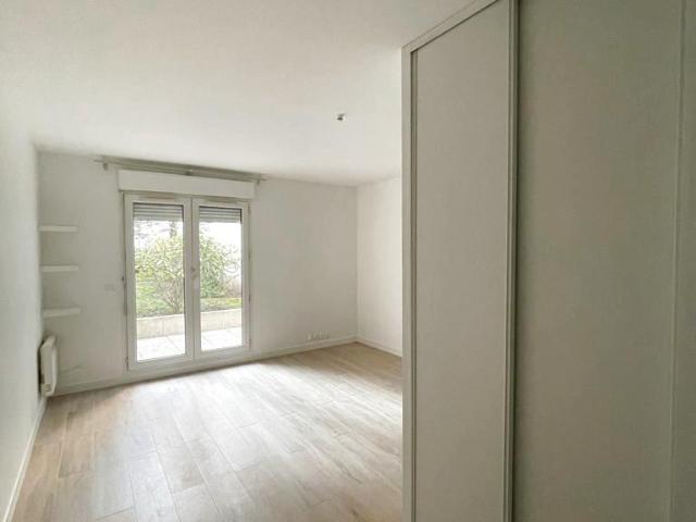 Studio au calme avec belle terrasse privative sur jardins !