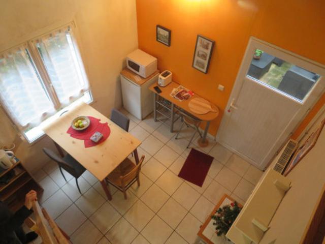 Studio au calme sur 2 niveaux / arrière cour maison d'habitation