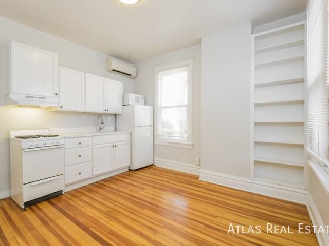 1 Month Free* Capitol Hill Studio with Walk In Closet – All Utilities Included!