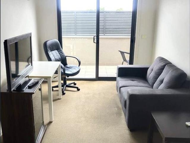 Studio available – fully furnished with free hot water and gas. Ideal for convenient, low maintenance
