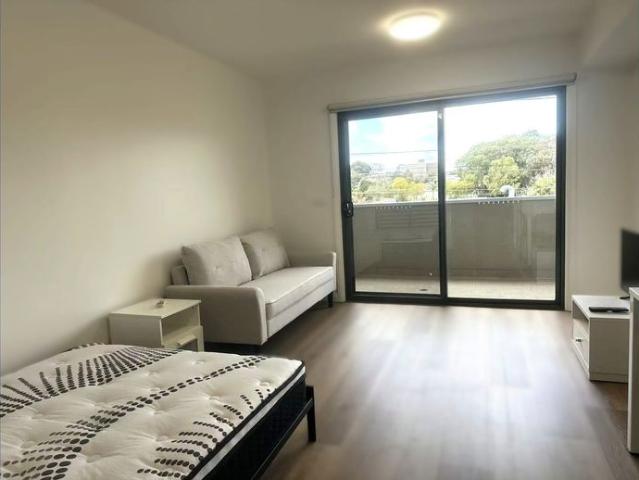 Studio available – fully furnished with free hot water and gas. Ideal for convenient, low maintenance