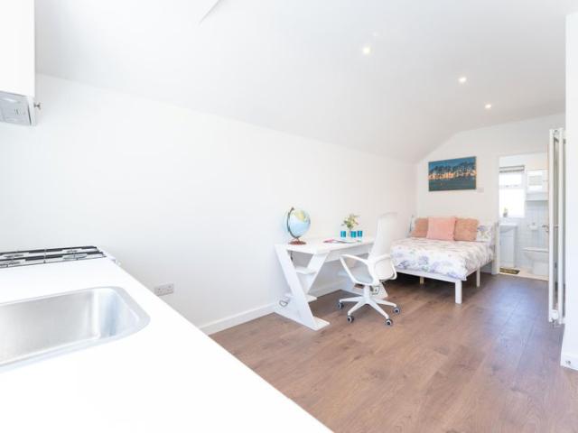 Studio available in newly refurbished house