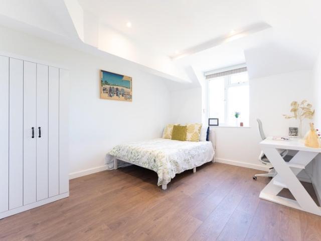 Studio available in newly refurbished house