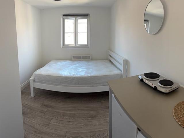 Studio available in Leyton