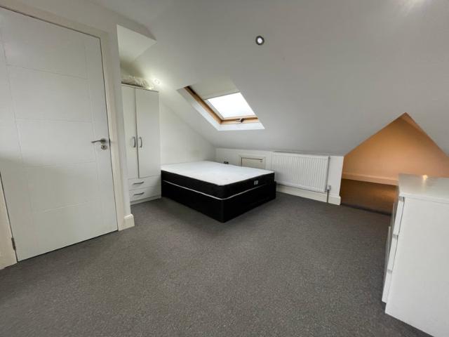 Studio available 28 08 in a modern flat NW2