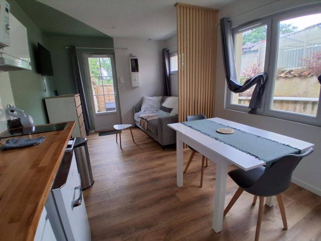 STUDIO avec terrasse
