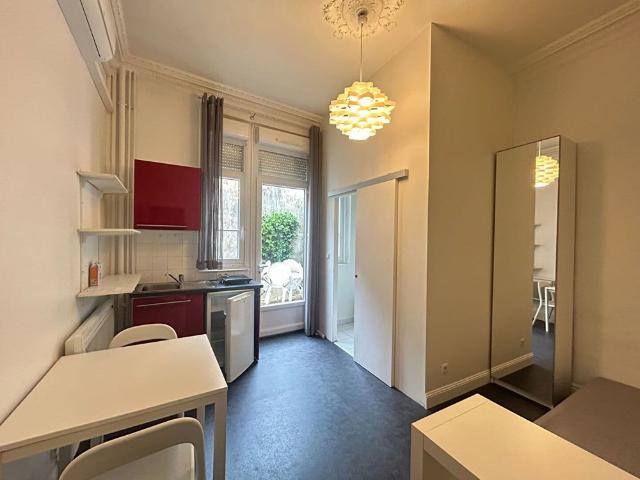 STUDIO AVEC TERRASSE 15 M² HYPER CENTRE
