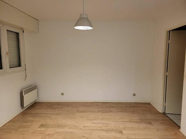 Studio avec terrasse à Suresnes