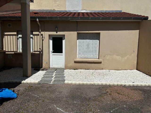 Studio avec terrasse centre ville de Montceau les Mines