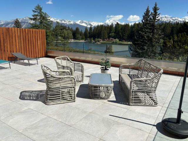 Studio avec terrasse de 70 m² face au lac de la Moubra