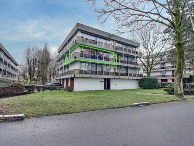 Studio avec terrasse et emplacement de parking. Libre le 1er