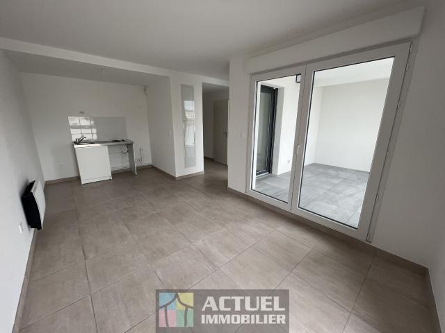 STUDIO AVEC TERRASSE ET PARKING
