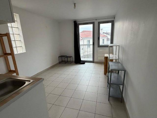 Studio avec balcon à VITRY SUR SEINE 2min RER C Les Ardoines