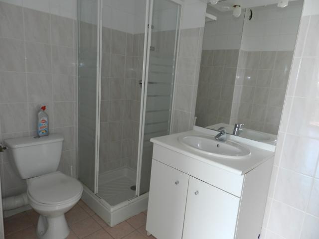 Studio avec balcon dans immeuble récent