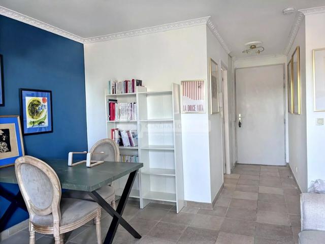 Studio avec balcon dans résidence sécurisée à Arles