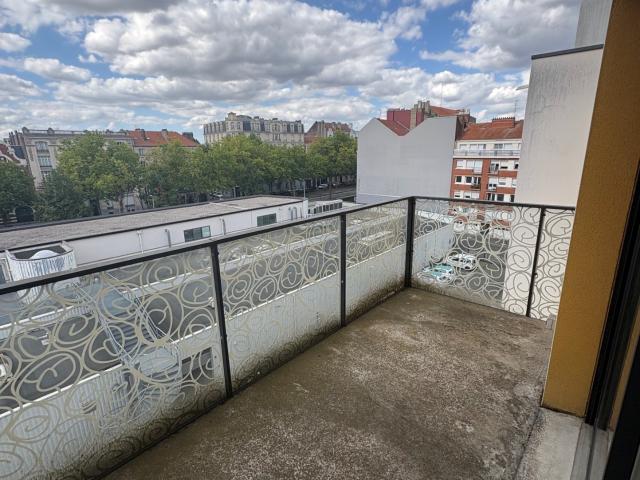 studio avec balcon et parking résidence 5e avenue à La Madeleine