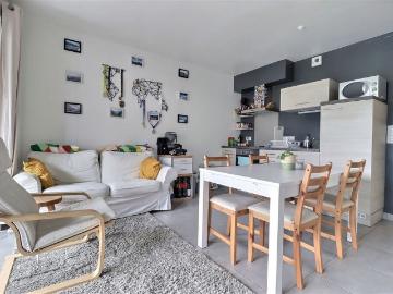 Studio avec balcon + parking extérieur + cave