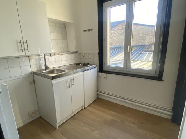 STUDIO AVEC EAU ET CHAUFFAGE INCLUS DANS LE LOYER