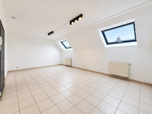 STUDIO AVEC GARAGE ET CAVE À NAMUR
