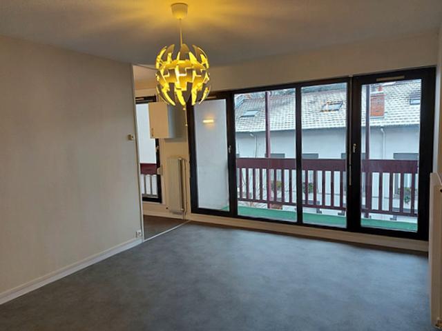 STUDIO AVEC KITCHENETTE EQUIPEE ET BALCON CHAMALIERES