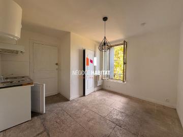 STUDIO AVEC KITCHENETTE EQUIPEE