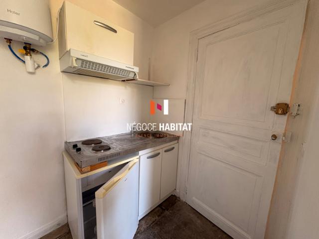 STUDIO AVEC KITCHENETTE EQUIPEE