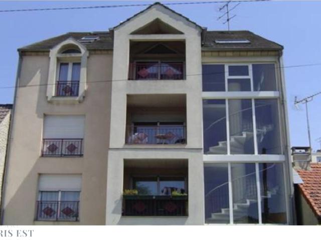 STUDIO AVEC LOGGIA ET PARKING