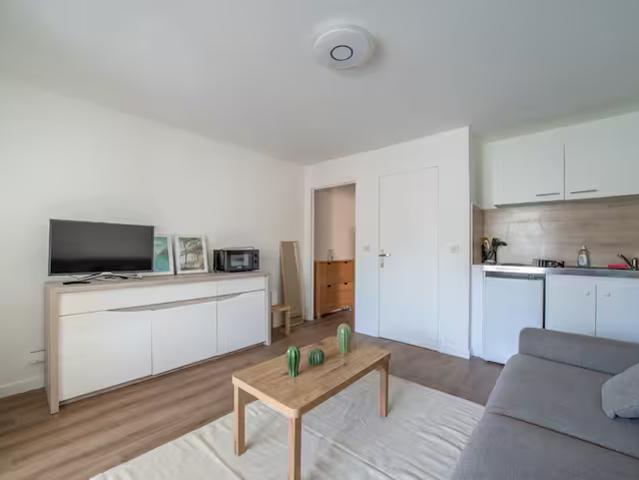 Studio avec loggia, parking et piscine – Sainte Maxime