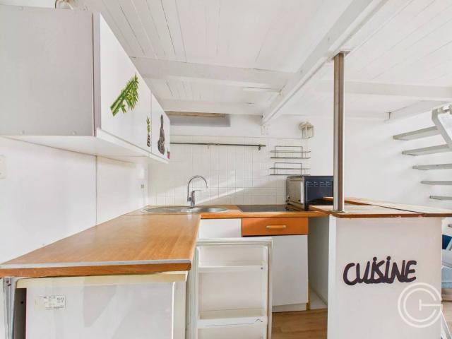 STUDIO AVEC MEZZANINE 68 RUE BARBERIS NICE RIQUIER